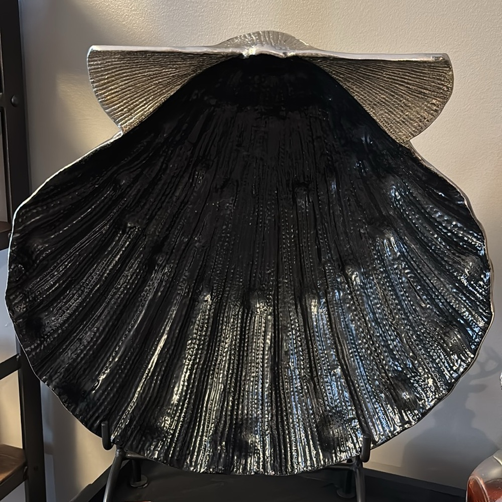 Michael Aram ocean lion’s paw shell bowl